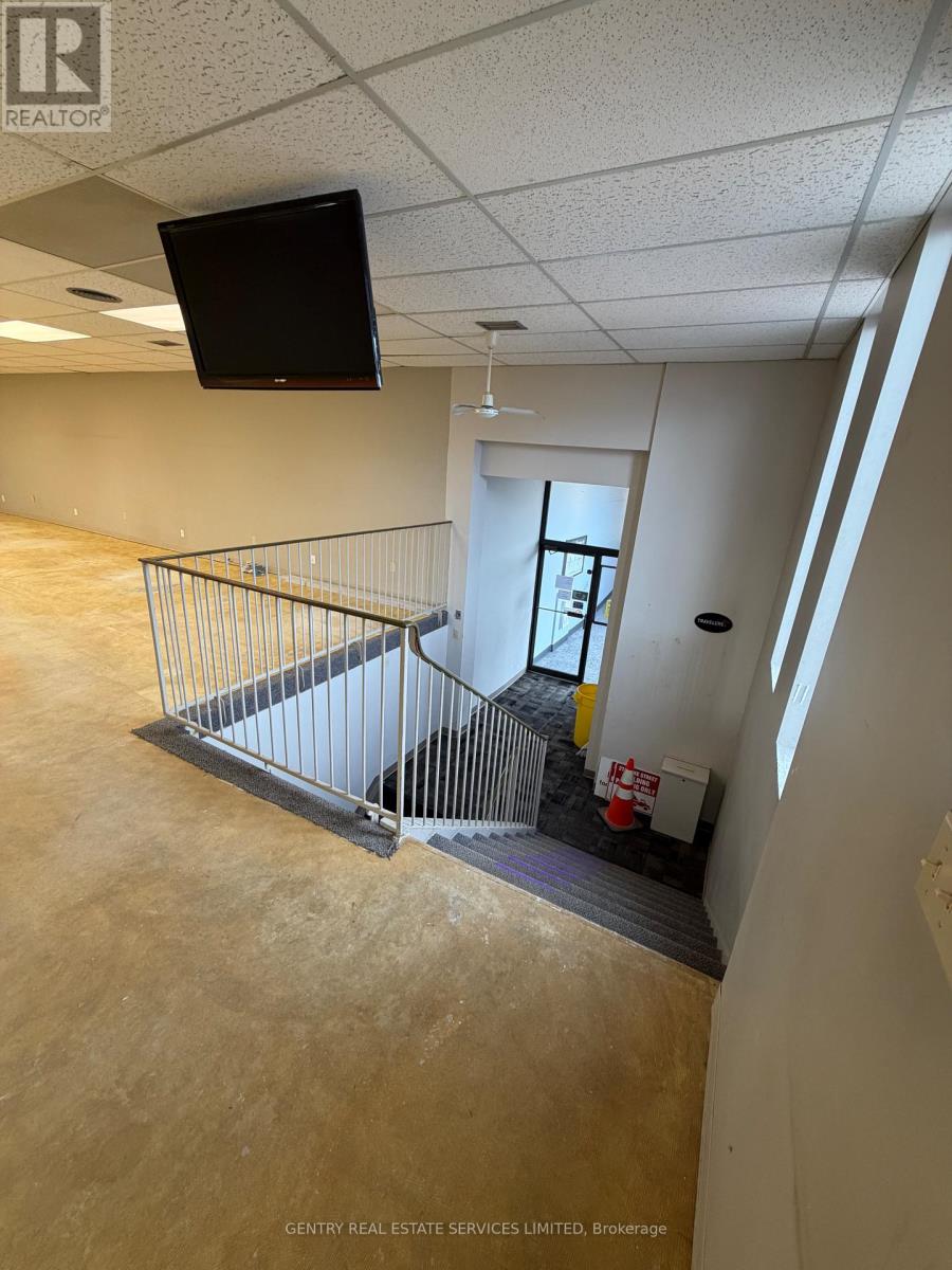 Studio for Rent in Ottawa – 270 LAKE STREET, Ottawa – By Peter Sagos - Image 7