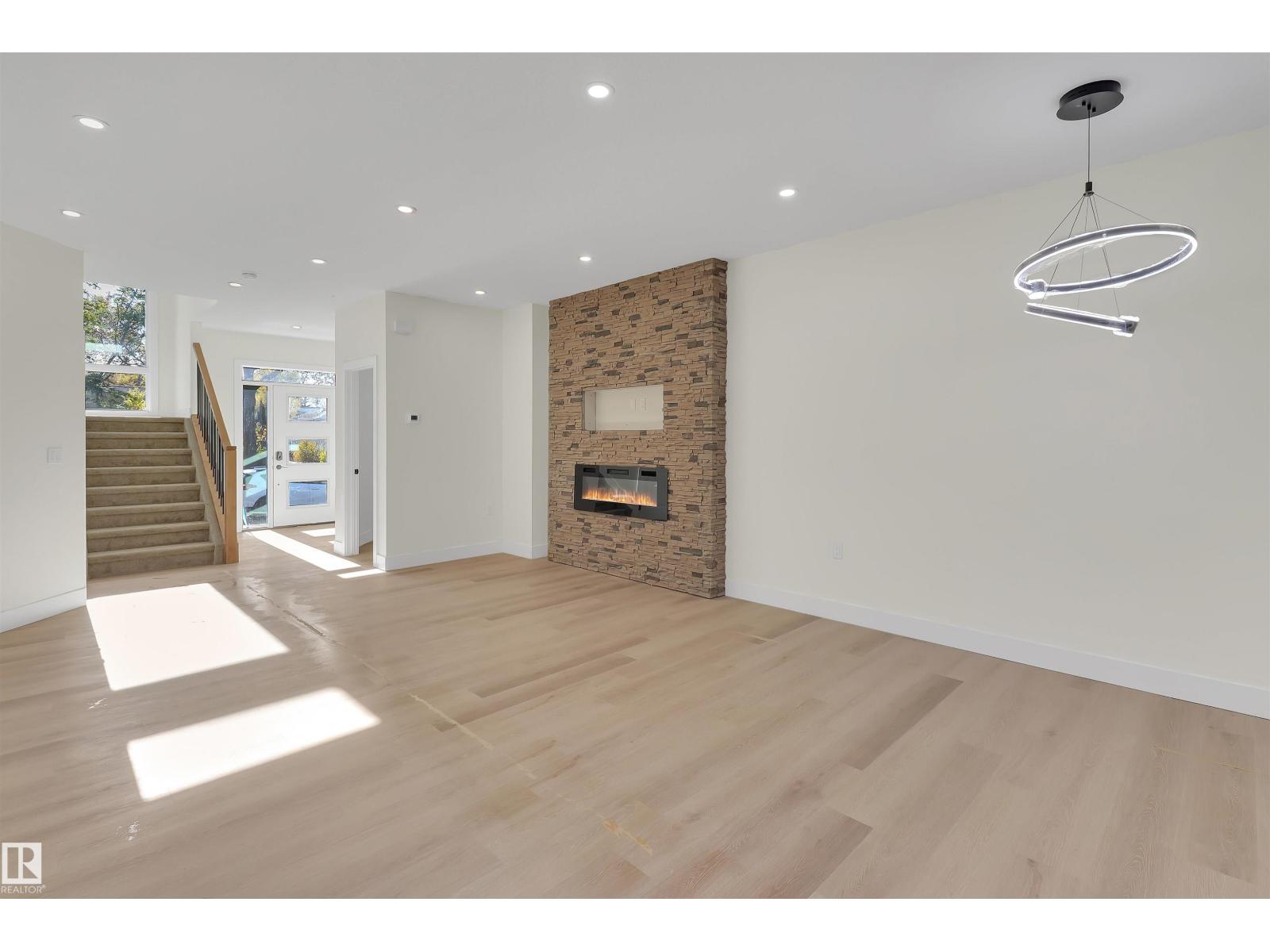 7936 91 AV NW, Edmonton
