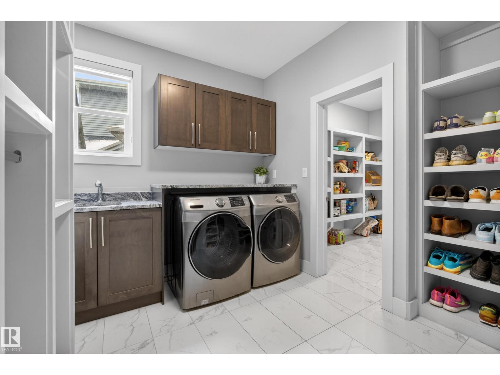 1468 Enright LD NW, Edmonton