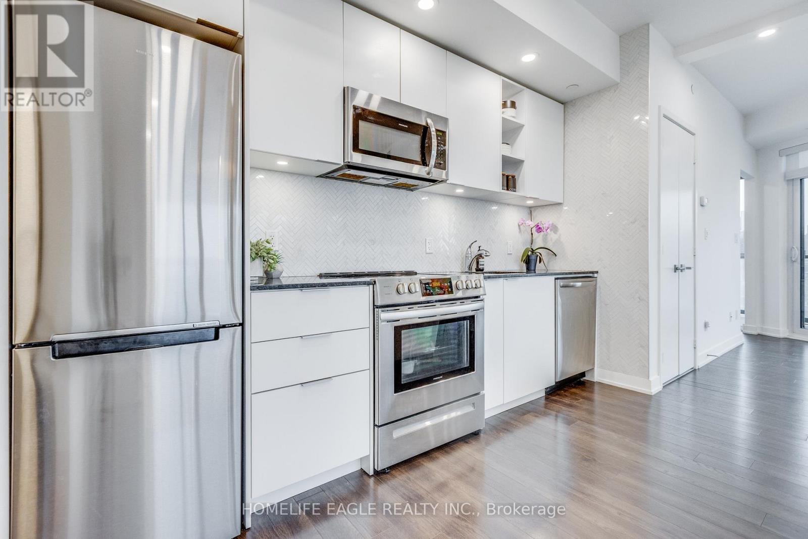 #1811 30 ORDNANCE STREET - 18
