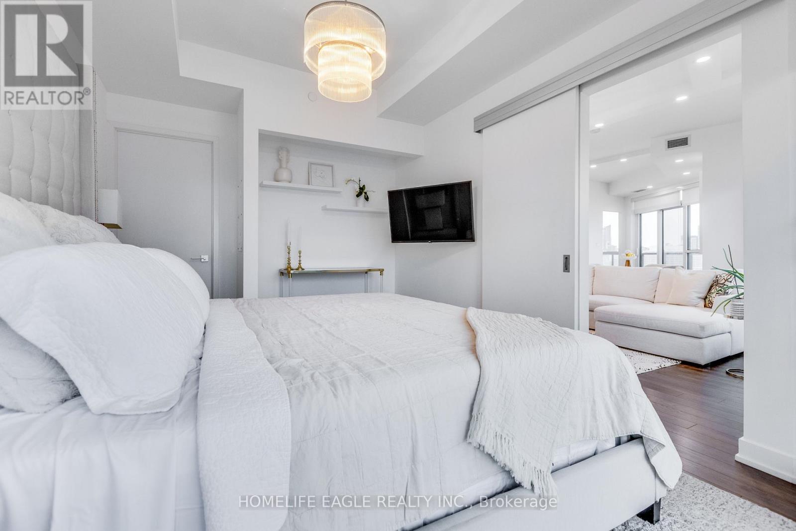 #1811 30 ORDNANCE STREET - 26