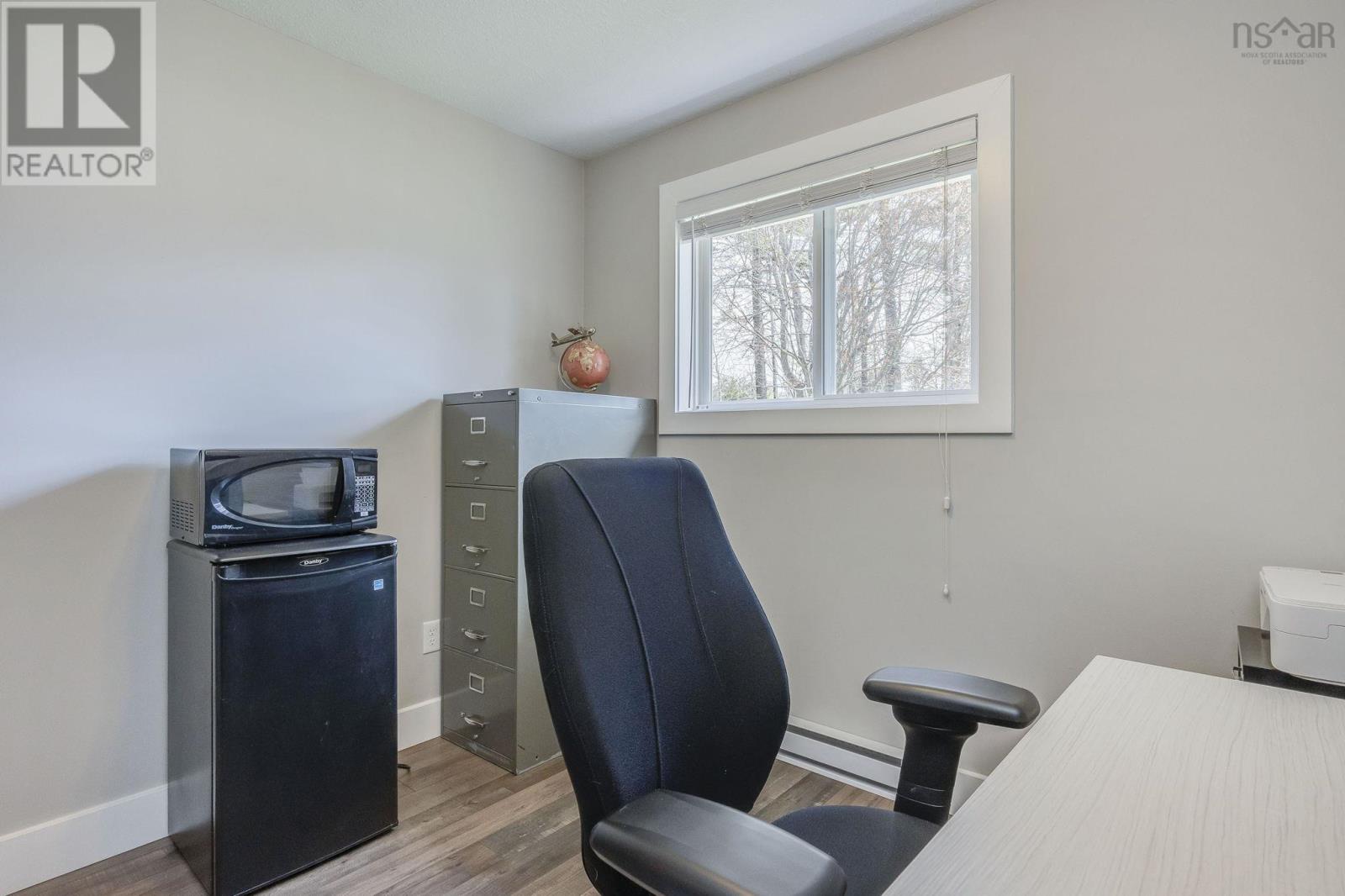 Property 23 of 48 of 1053 Oak Avenue
