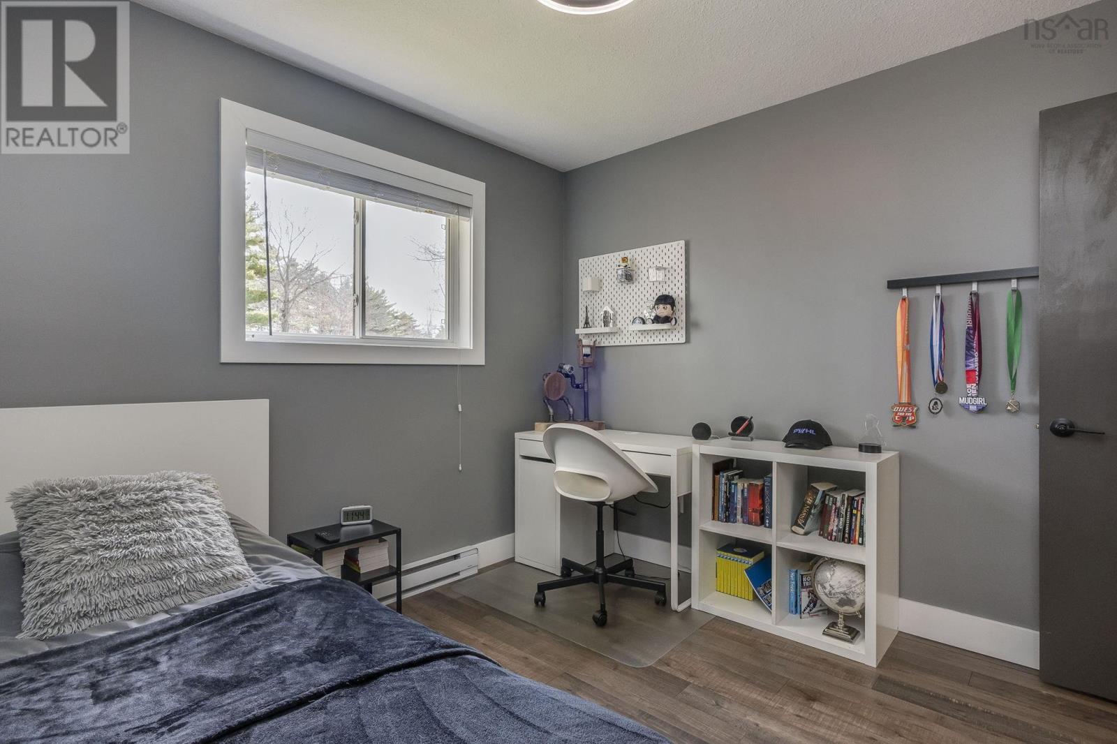Property 25 of 48 of 1053 Oak Avenue