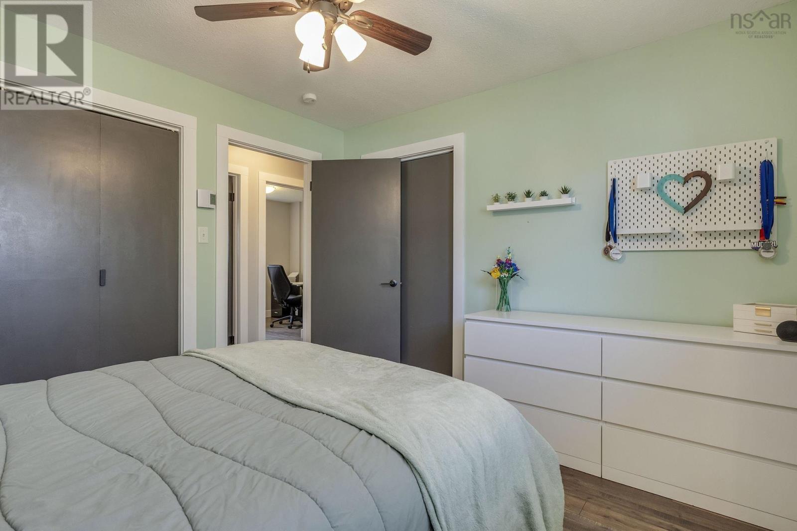 Property 29 of 48 of 1053 Oak Avenue