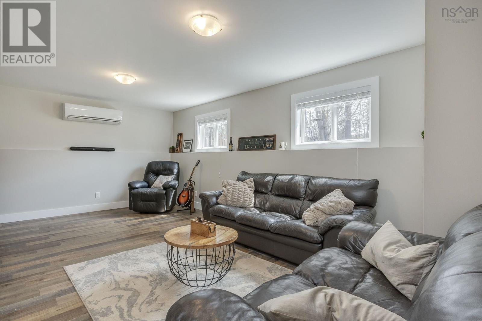 Property 33 of 48 of 1053 Oak Avenue