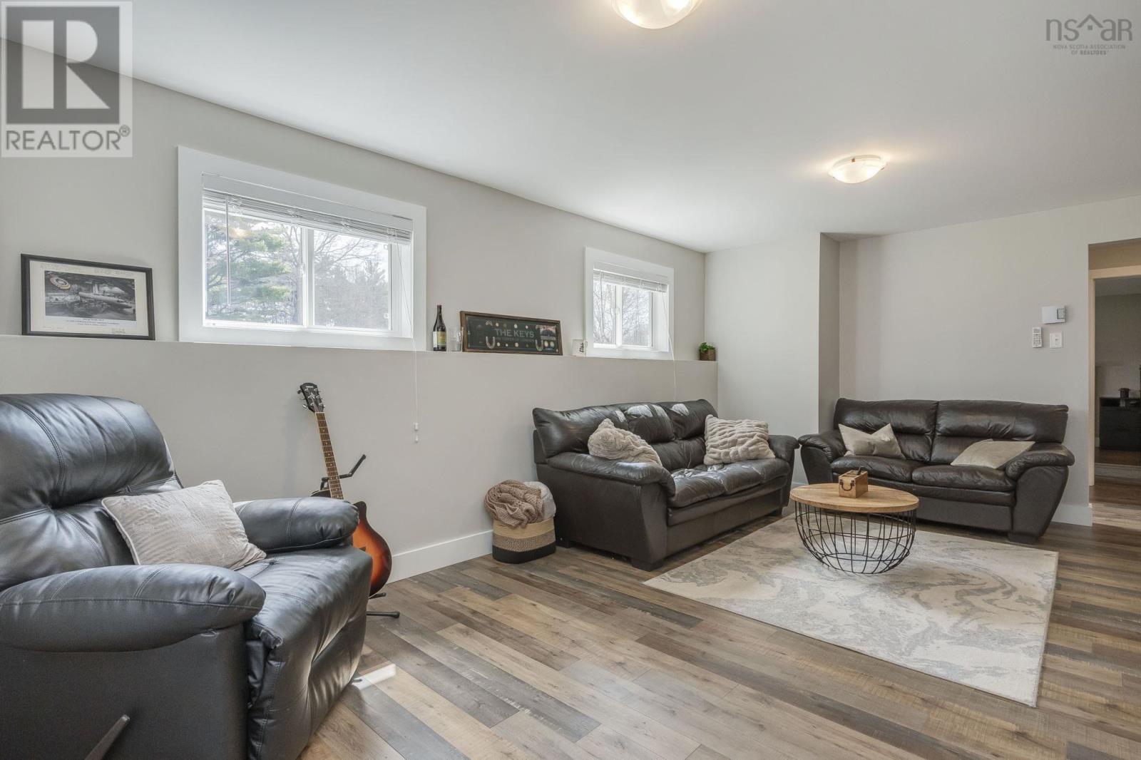 Property 34 of 48 of 1053 Oak Avenue