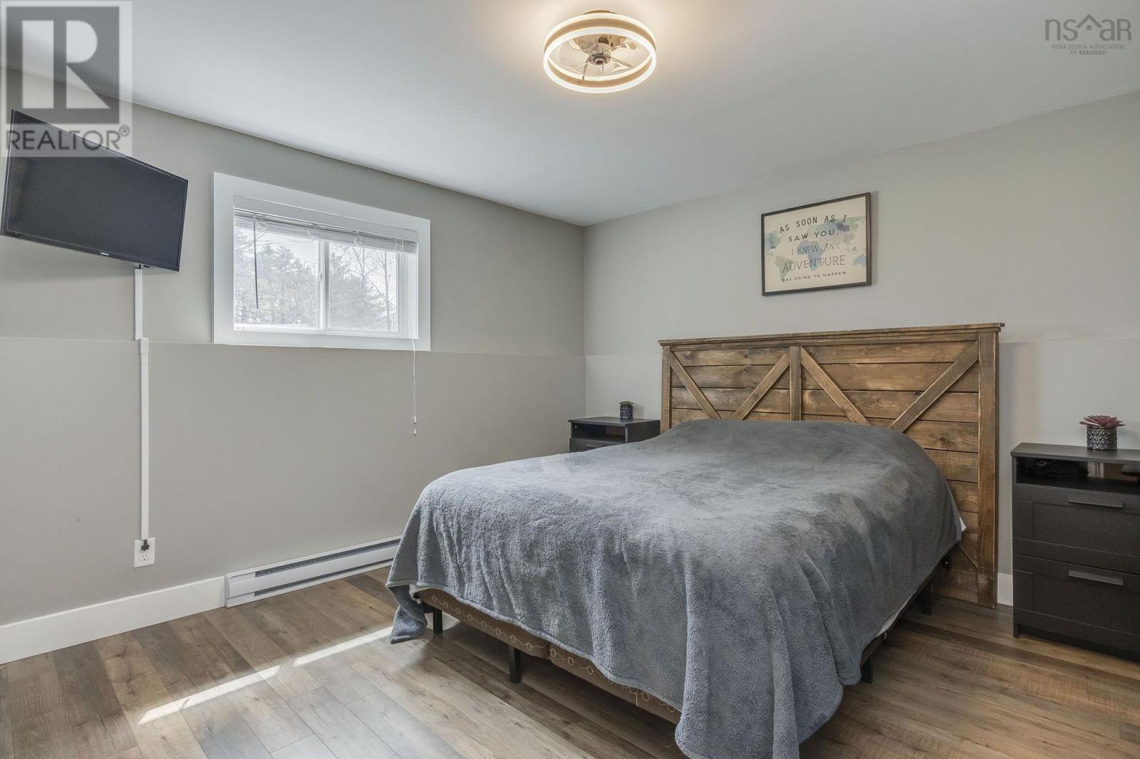 Property 36 of 48 of 1053 Oak Avenue