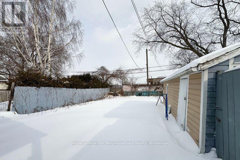 65 GLADSTONE AVENUE - 11