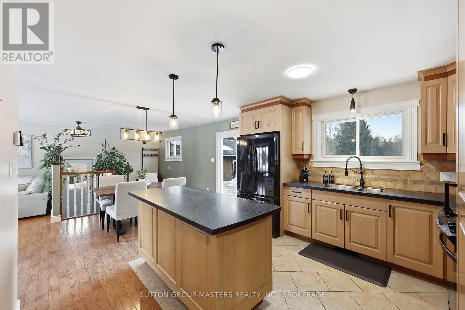 3837 HOLMES ROAD - 18