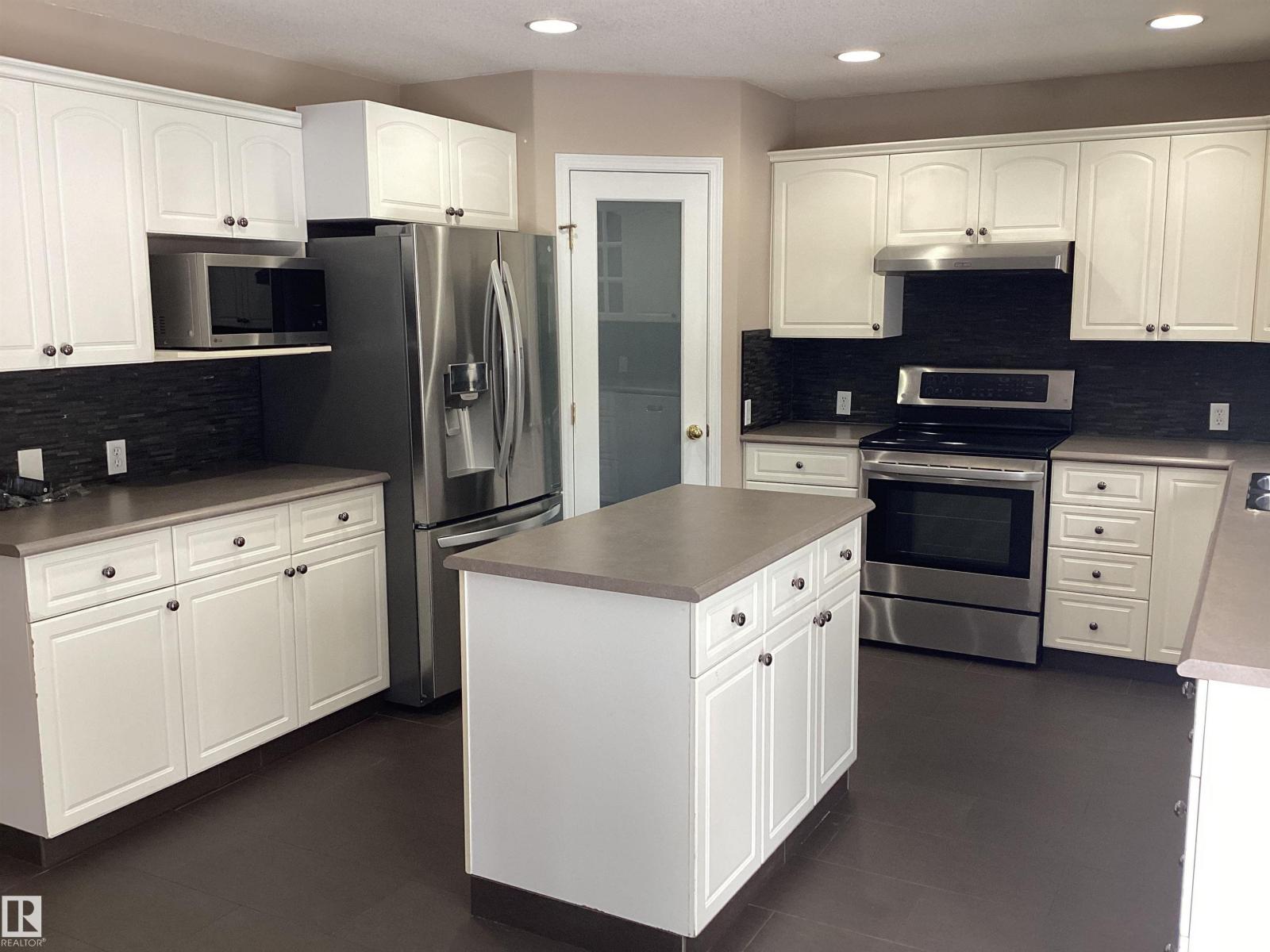 54 Leonard Drive, St. Albert