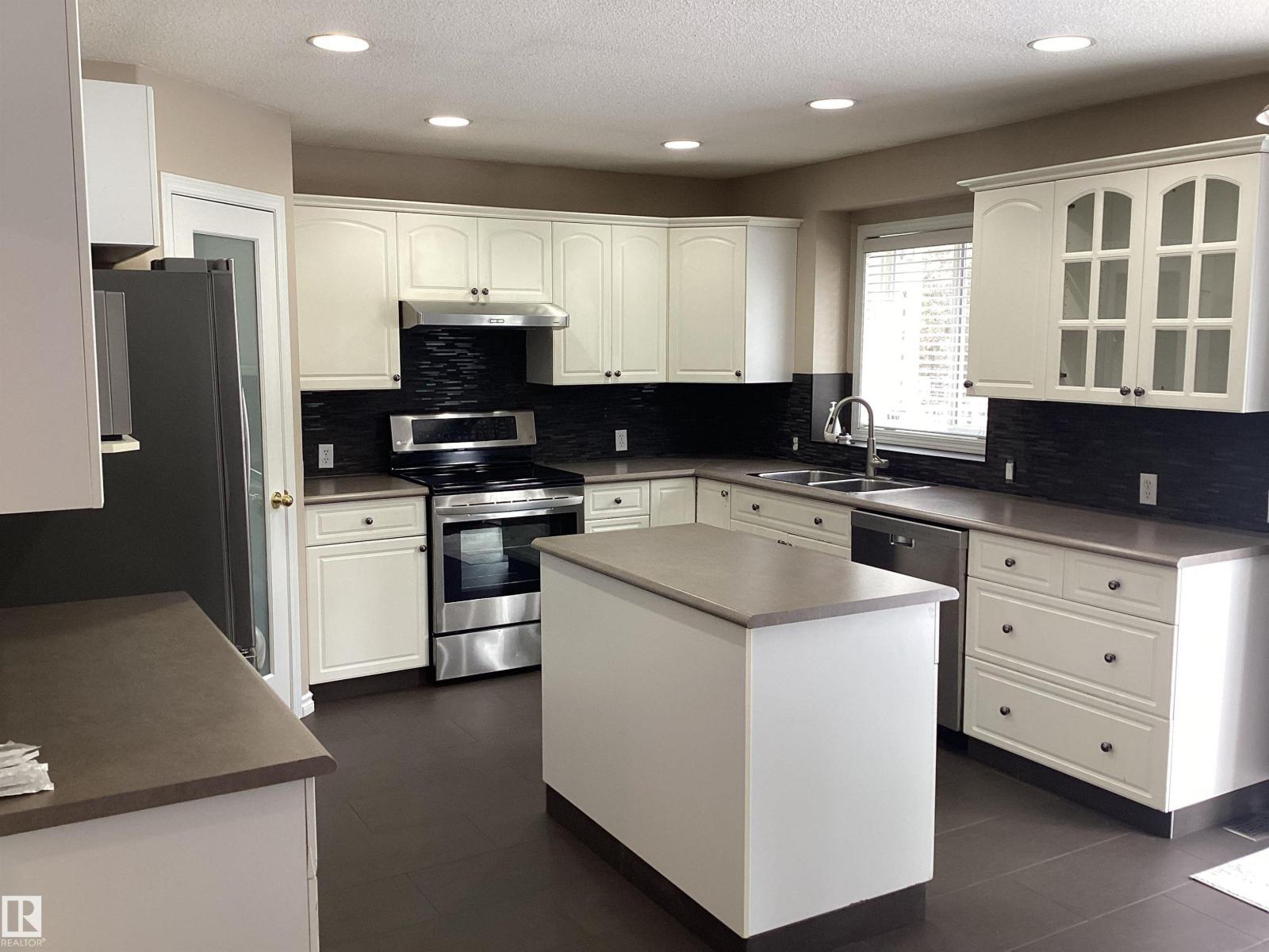 54 Leonard Drive, St. Albert