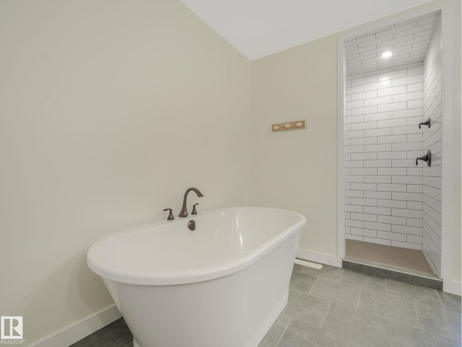 6613 62 AV, Beaumont