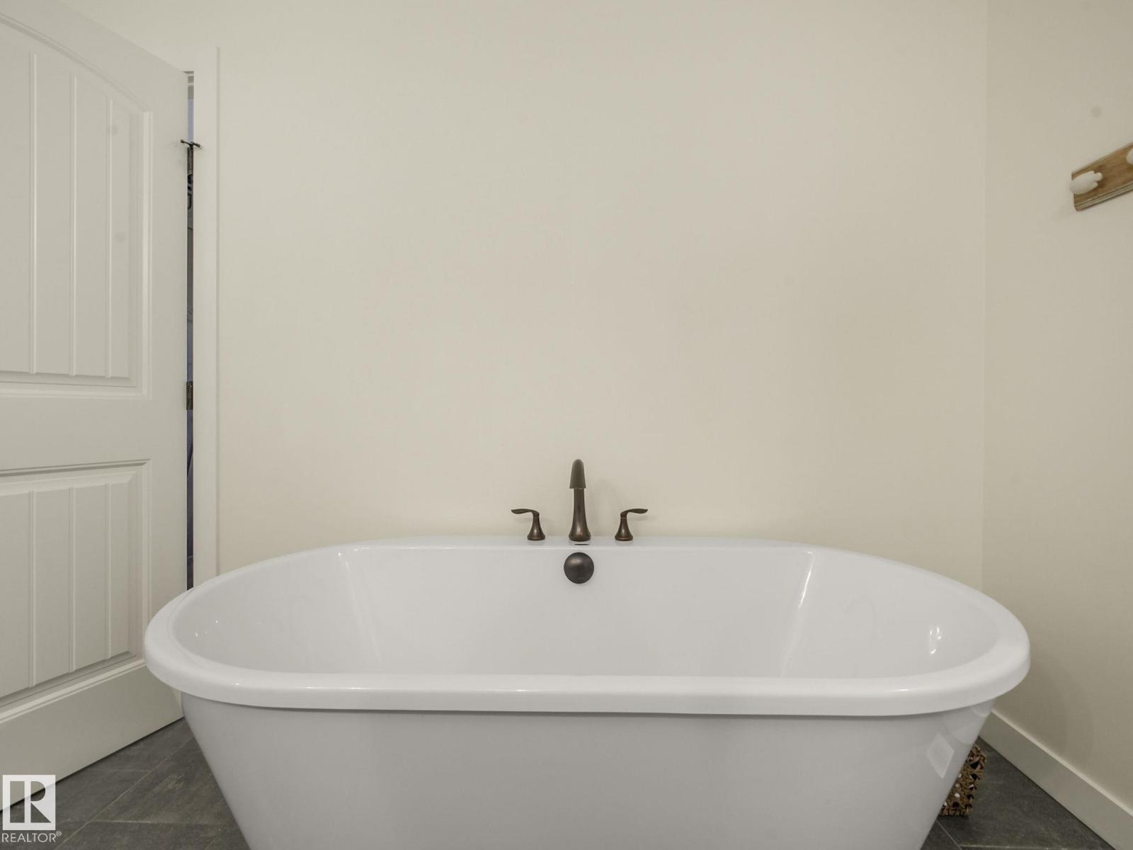 6613 62 AV, Beaumont