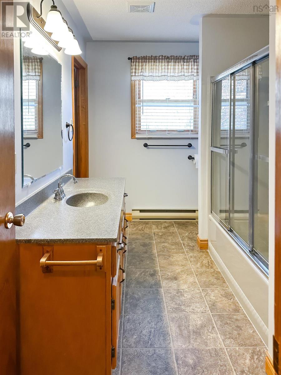 Property 22 of 34 of 2630 Poplar Drive