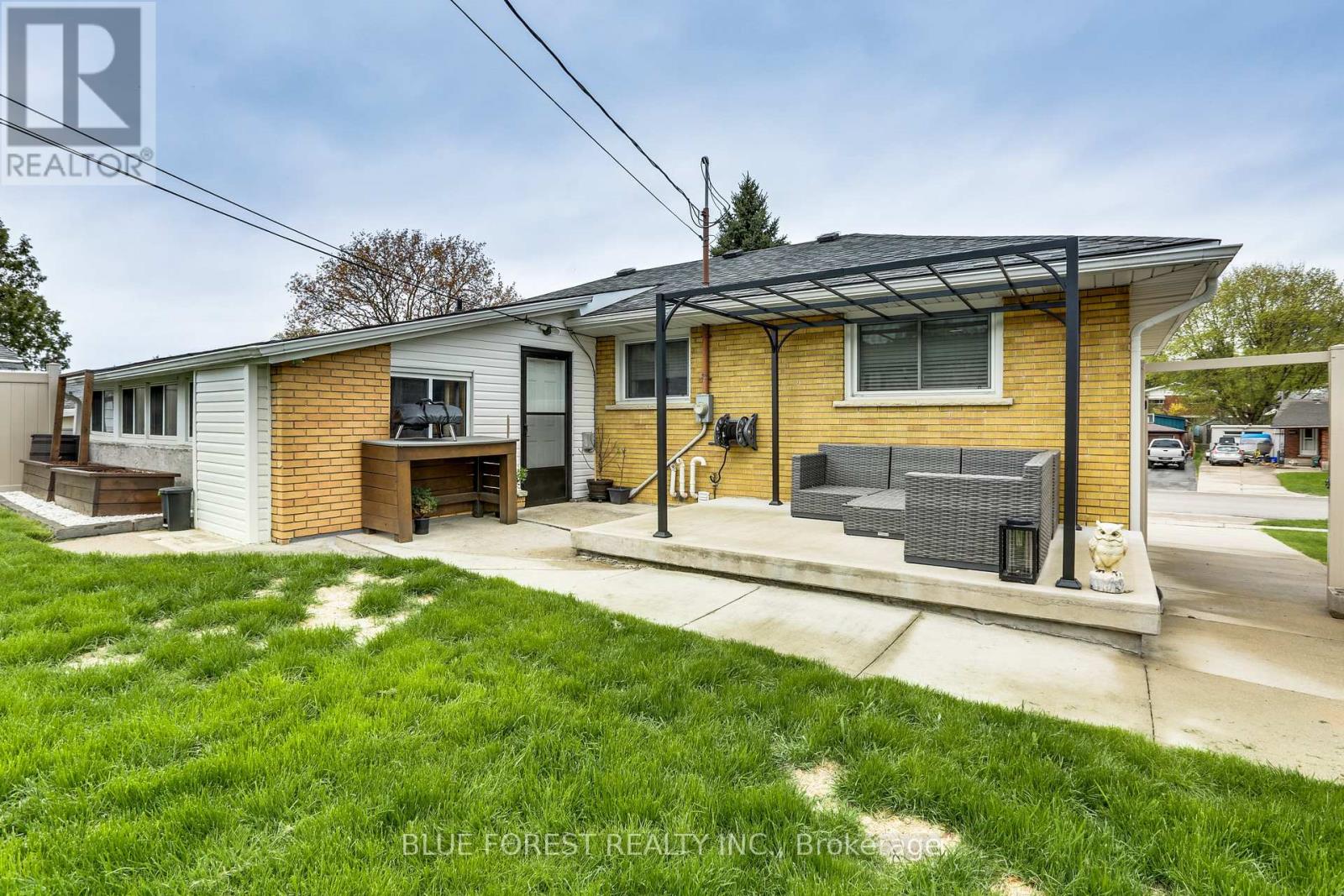 259 KING EDWARD AVENUE - 23