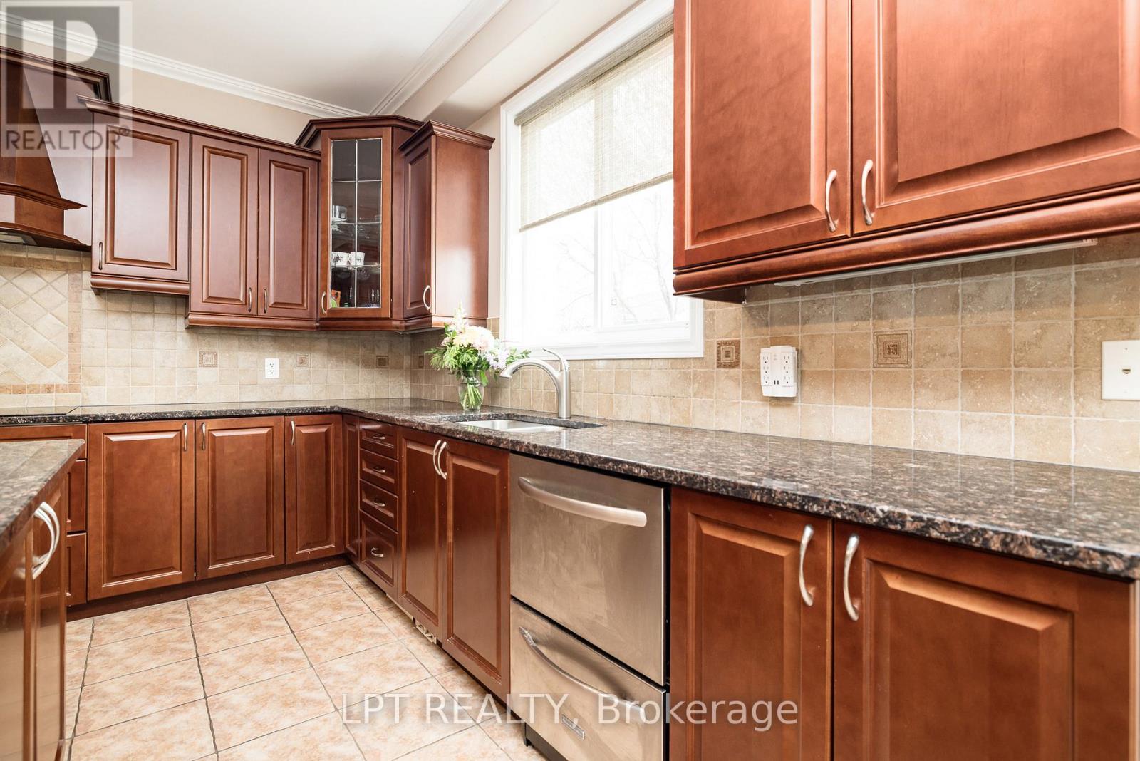 415 LANDSWOOD WAY - 8
