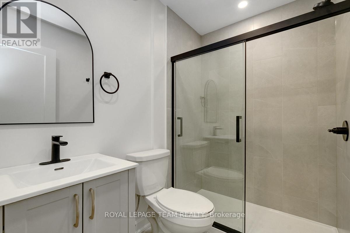 2 Bed, 1 Bath Multi-Family for Rent in Ottawa – 2 – 1952 OTHELLO AVENUE, Ottawa – MLS# X13061300 - Image 11