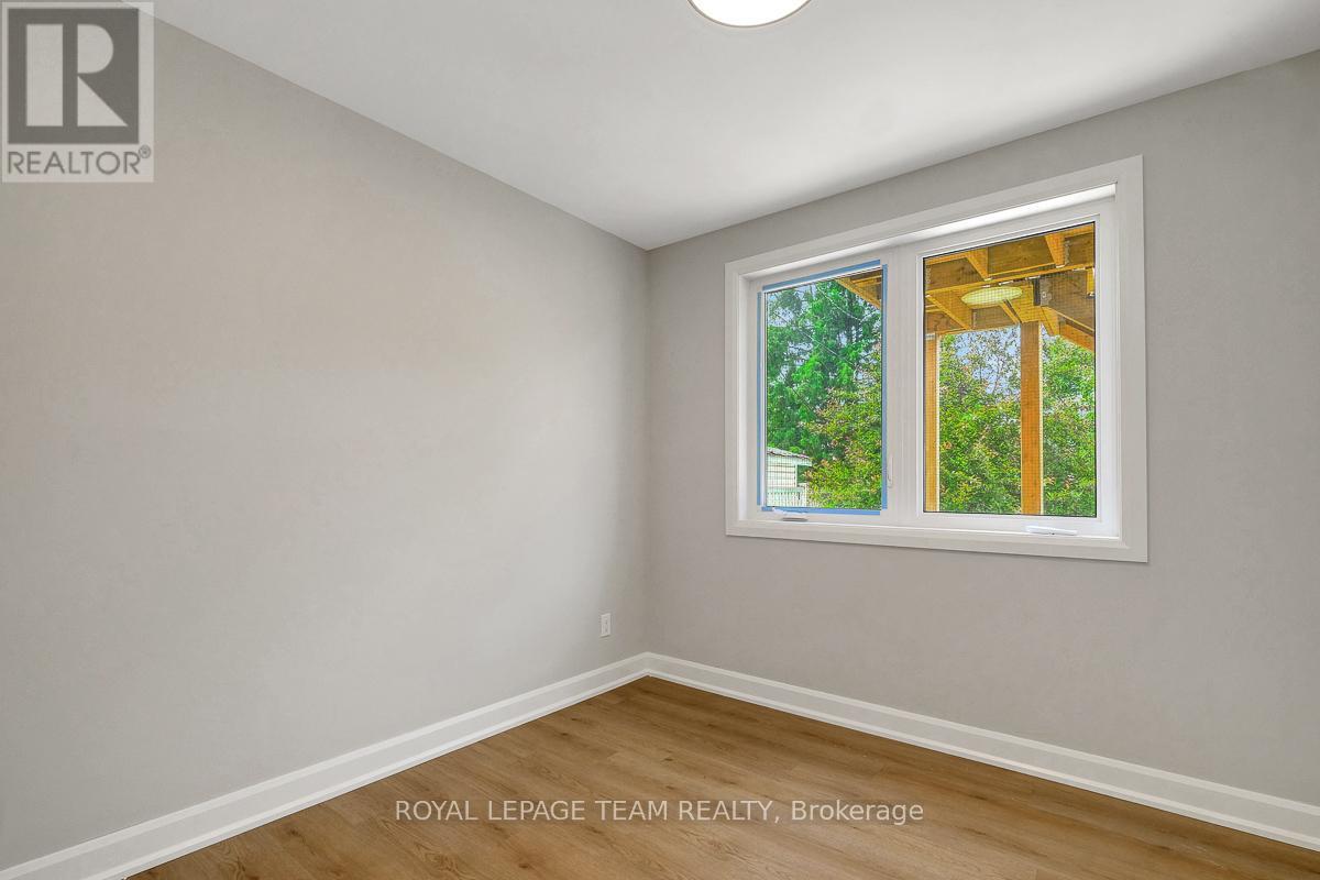2 Bed, 1 Bath Multi-Family for Rent in Ottawa – 2 – 1952 OTHELLO AVENUE, Ottawa – MLS# X13061300 - Image 4