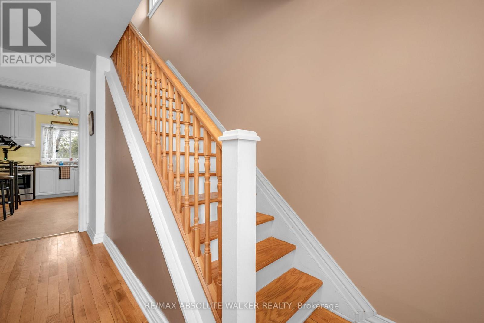144 VIEWMOUNT DRIVE - 3