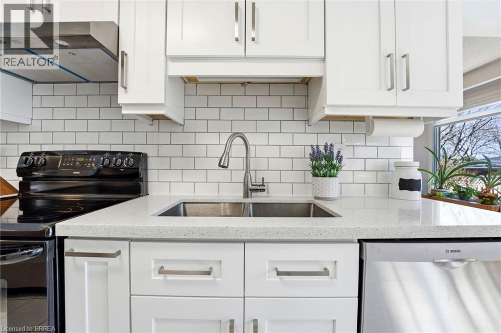 21 GARDEN Crescent, Paris, Ontario, N3L3T3 — Photo 13