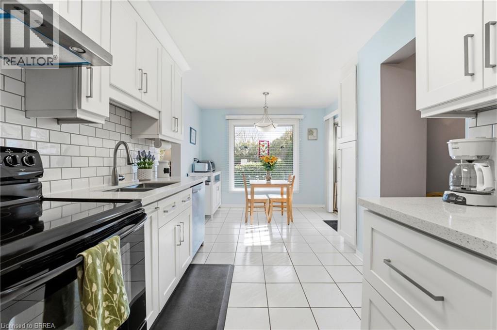 21 GARDEN Crescent, Paris, Ontario, N3L3T3 — Photo 15
