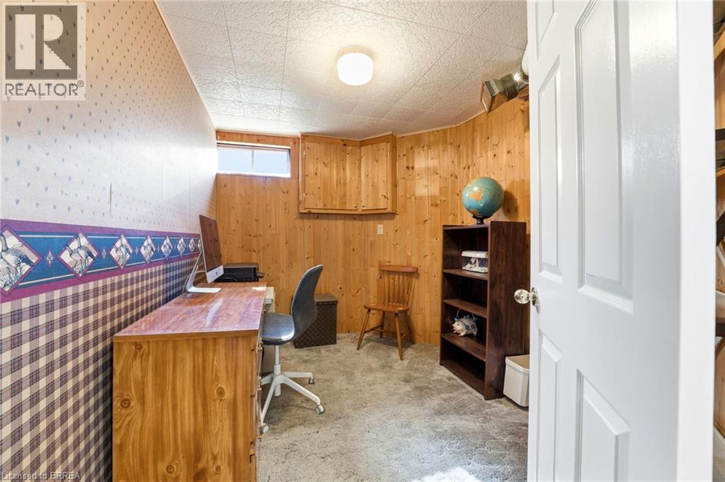 21 GARDEN Crescent - 24