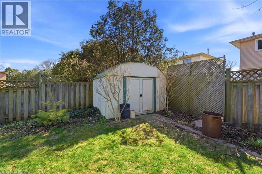 21 GARDEN Crescent - 28
