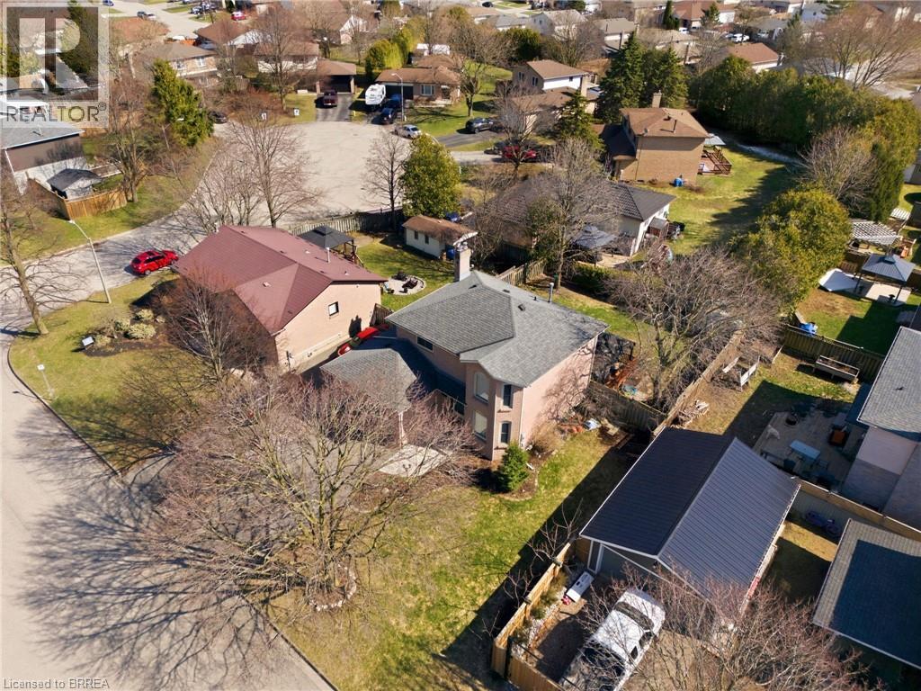 21 GARDEN Crescent - 36
