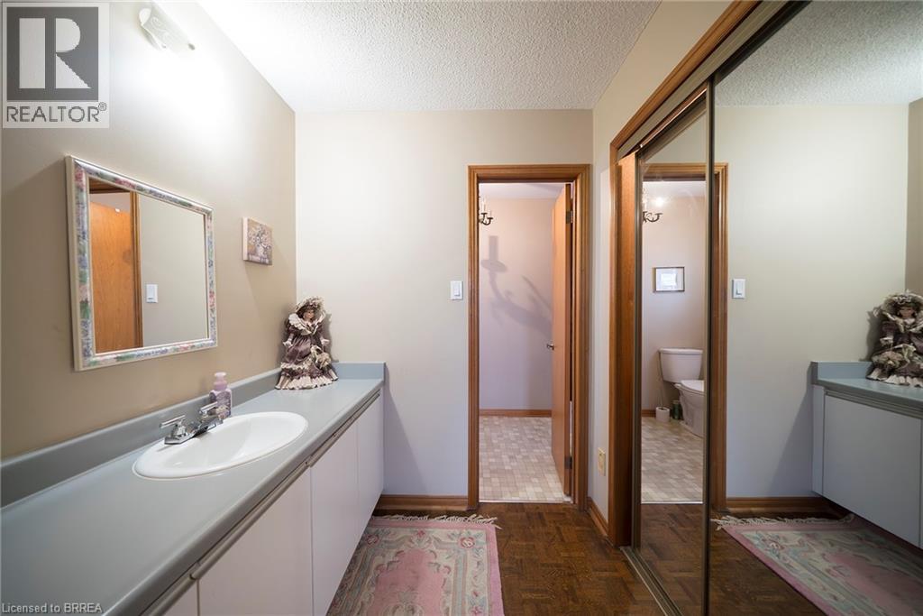 2057 WINCANTON Crescent - 23