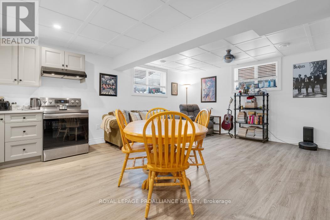 49 REDWOOD DRIVE - 30