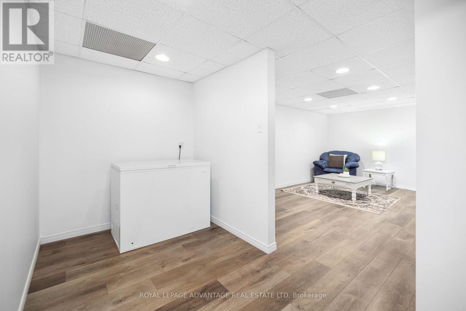 24 GARDEN AVENUE - 23