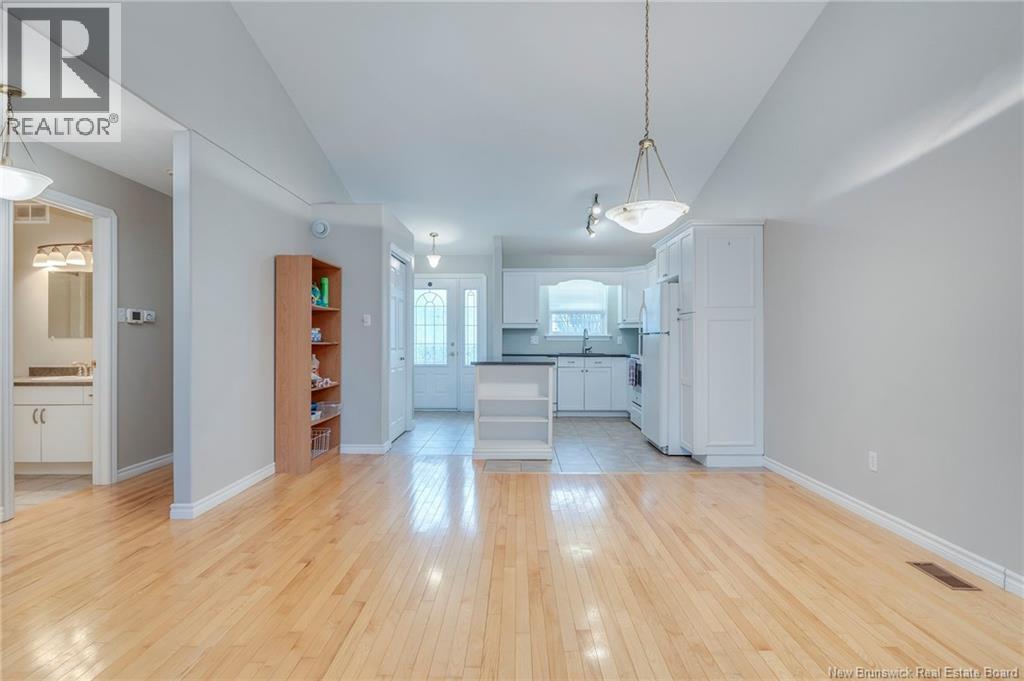 #6 354 Amirault Street - 21