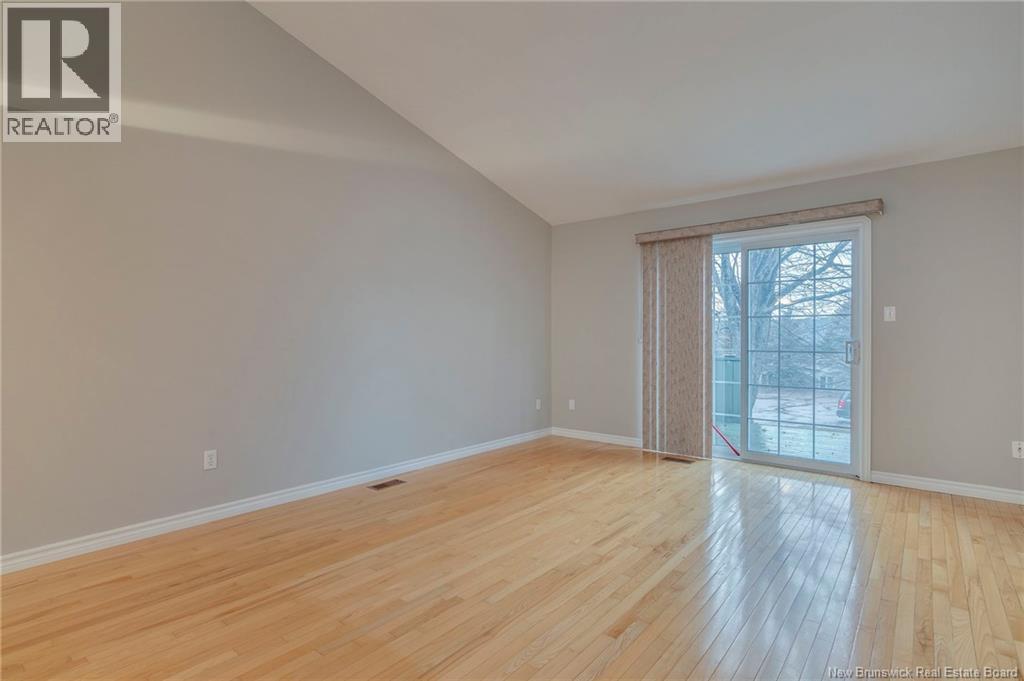 #6 354 Amirault Street - 25