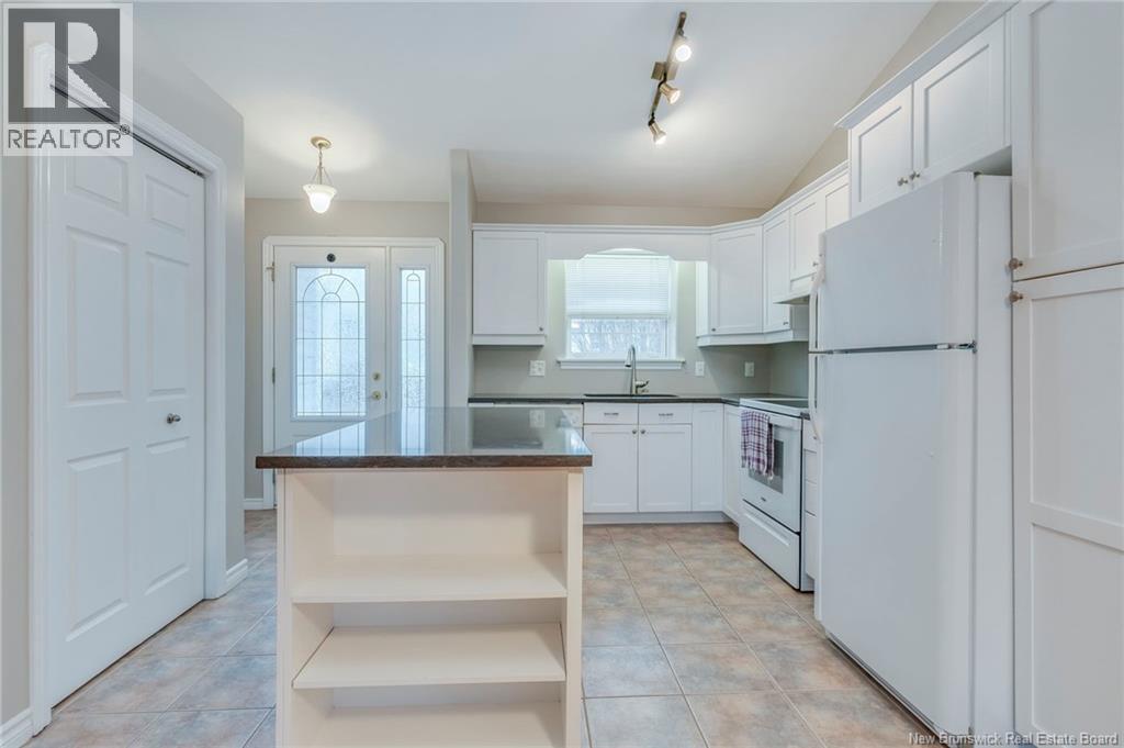 #6 354 Amirault Street - 20