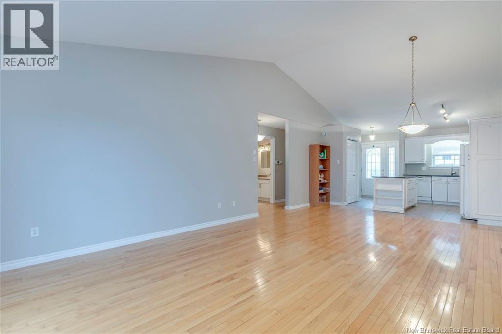 #6 354 Amirault Street - 27