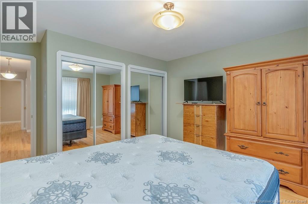 #6 354 Amirault Street - 33