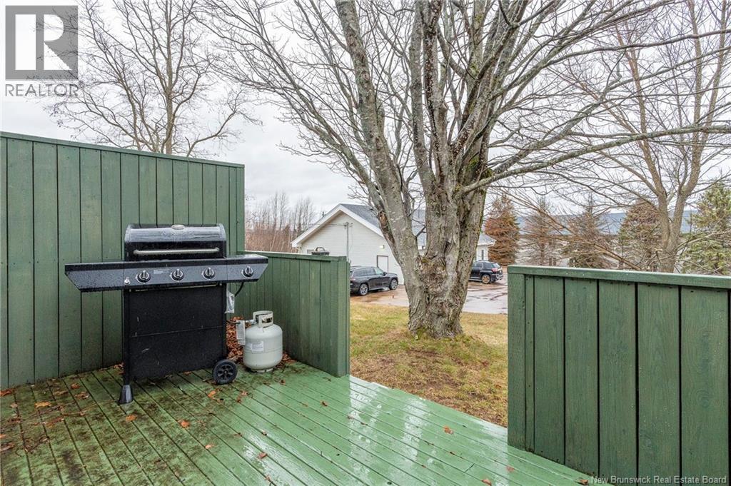 #6 354 Amirault Street - 8