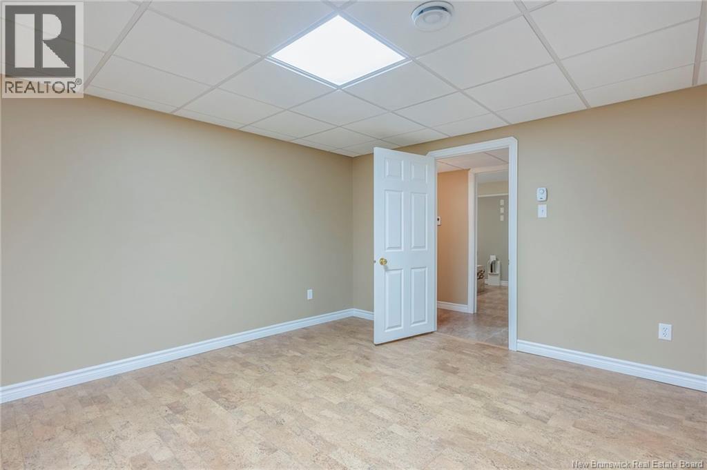 #6 354 Amirault Street - 49