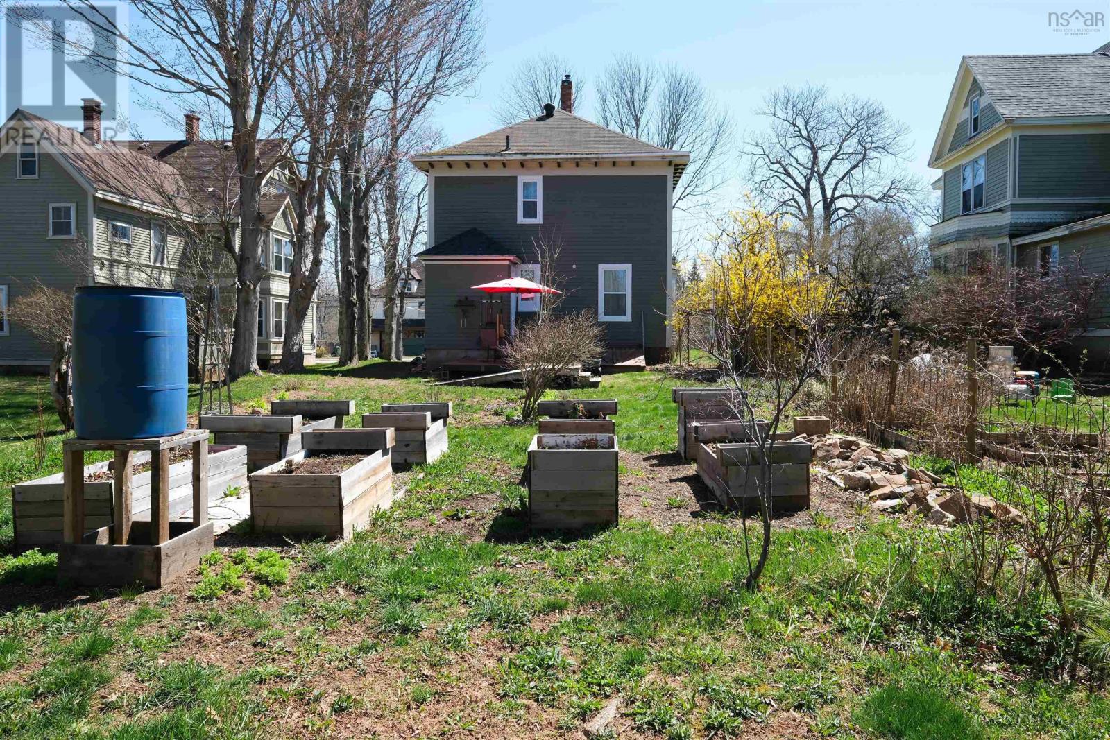 Property 31 of 31 of 355 Granville Street