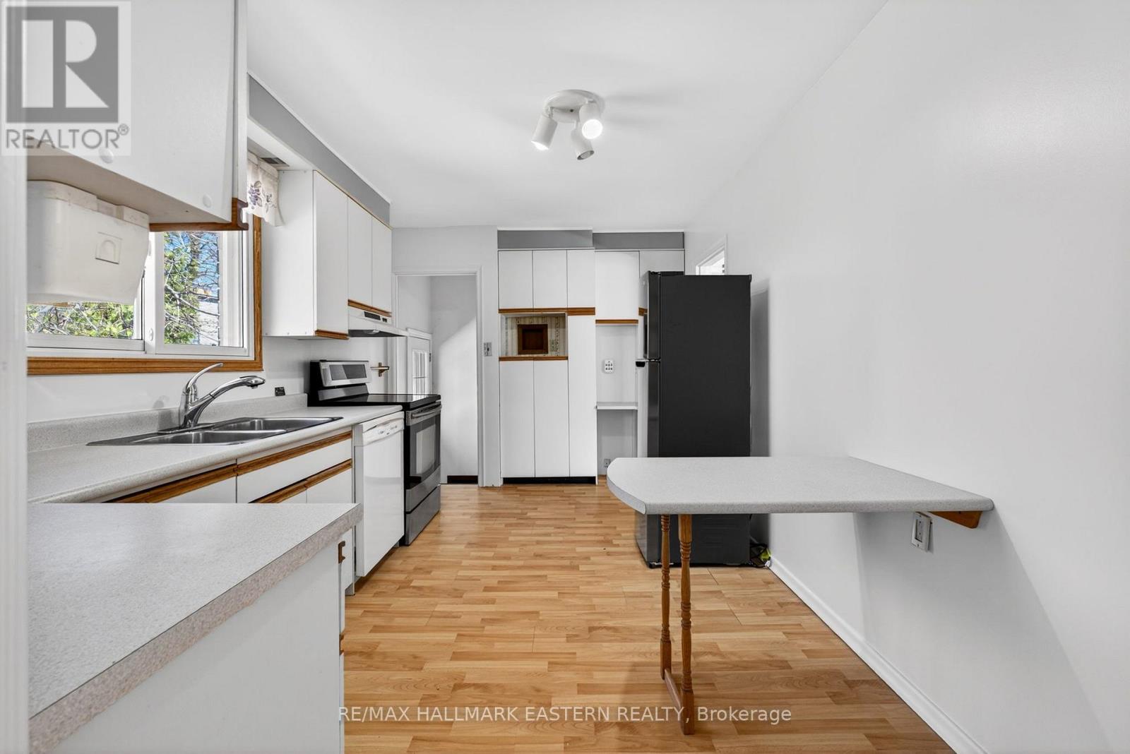 47 SPRINGBROOK DRIVE - 14