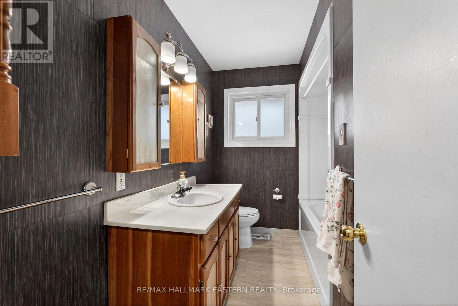 47 SPRINGBROOK DRIVE - 23