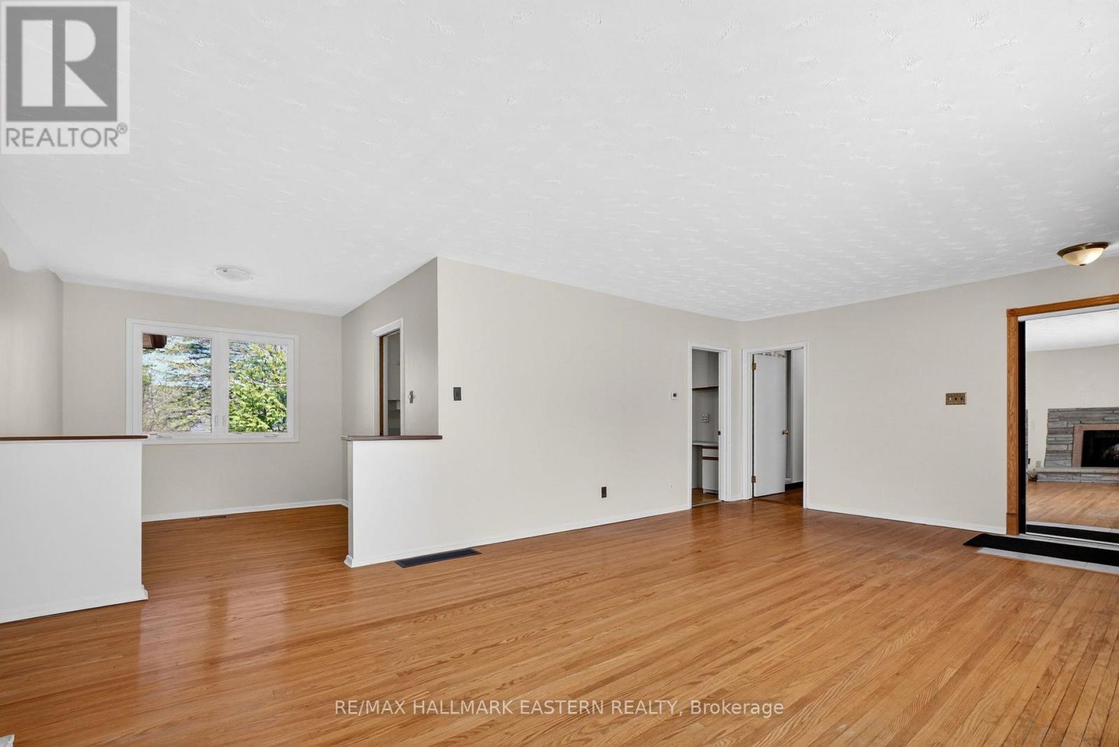47 SPRINGBROOK DRIVE - 9