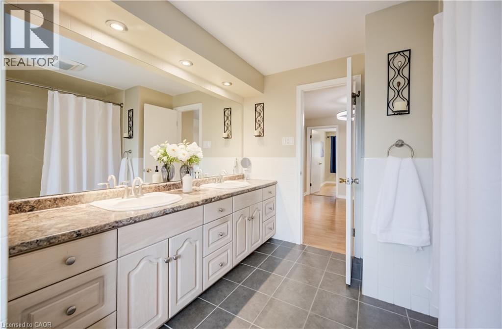 46 PEACHWOOD Court, Kitchener, Ontario, N2B1S6 — Photo 27