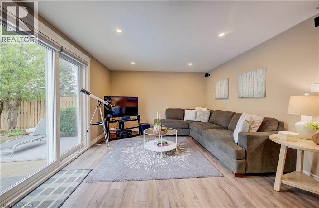 46 PEACHWOOD Court, Kitchener, Ontario, N2B1S6 — Photo 32