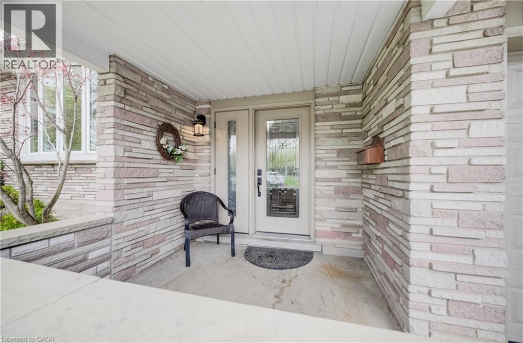 46 PEACHWOOD Court, Kitchener, Ontario, N2B1S6 — Photo 4