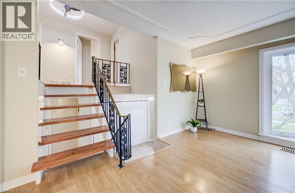 46 PEACHWOOD Court, Kitchener, Ontario, N2B1S6 — Photo 9