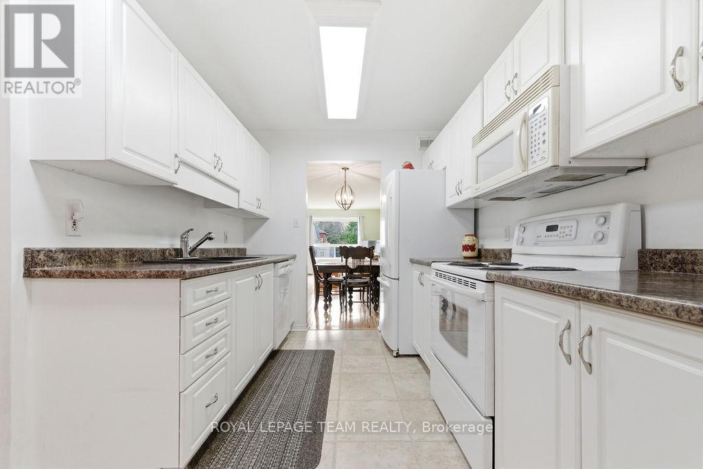 205 RENFREW AVENUE W - 10