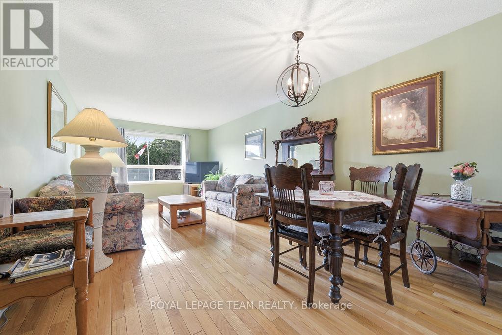 205 RENFREW AVENUE W - 13