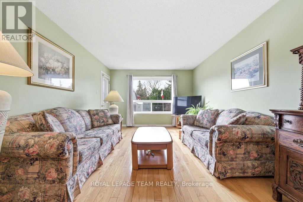 205 RENFREW AVENUE W - 14