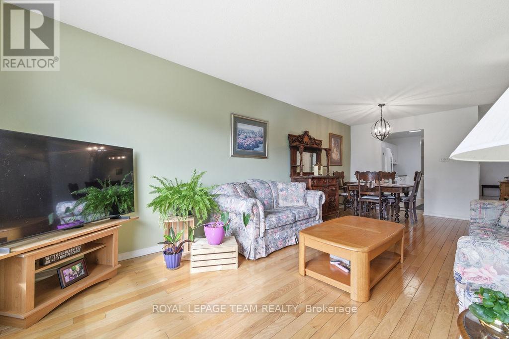 205 RENFREW AVENUE W - 15